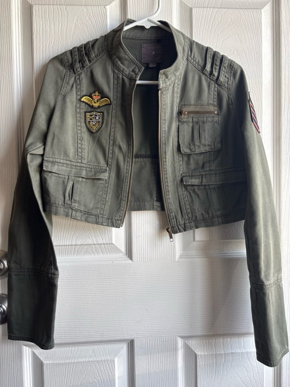 Cropped Military-Inspired Women's Jacket - Olive